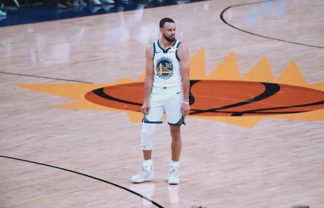 kaiyunapp-NBA总决赛关键时刻再迎强敌,金州勇士内部沟通,主帅态度:悬念犹存,赛程密集仍需轮换的简单介绍